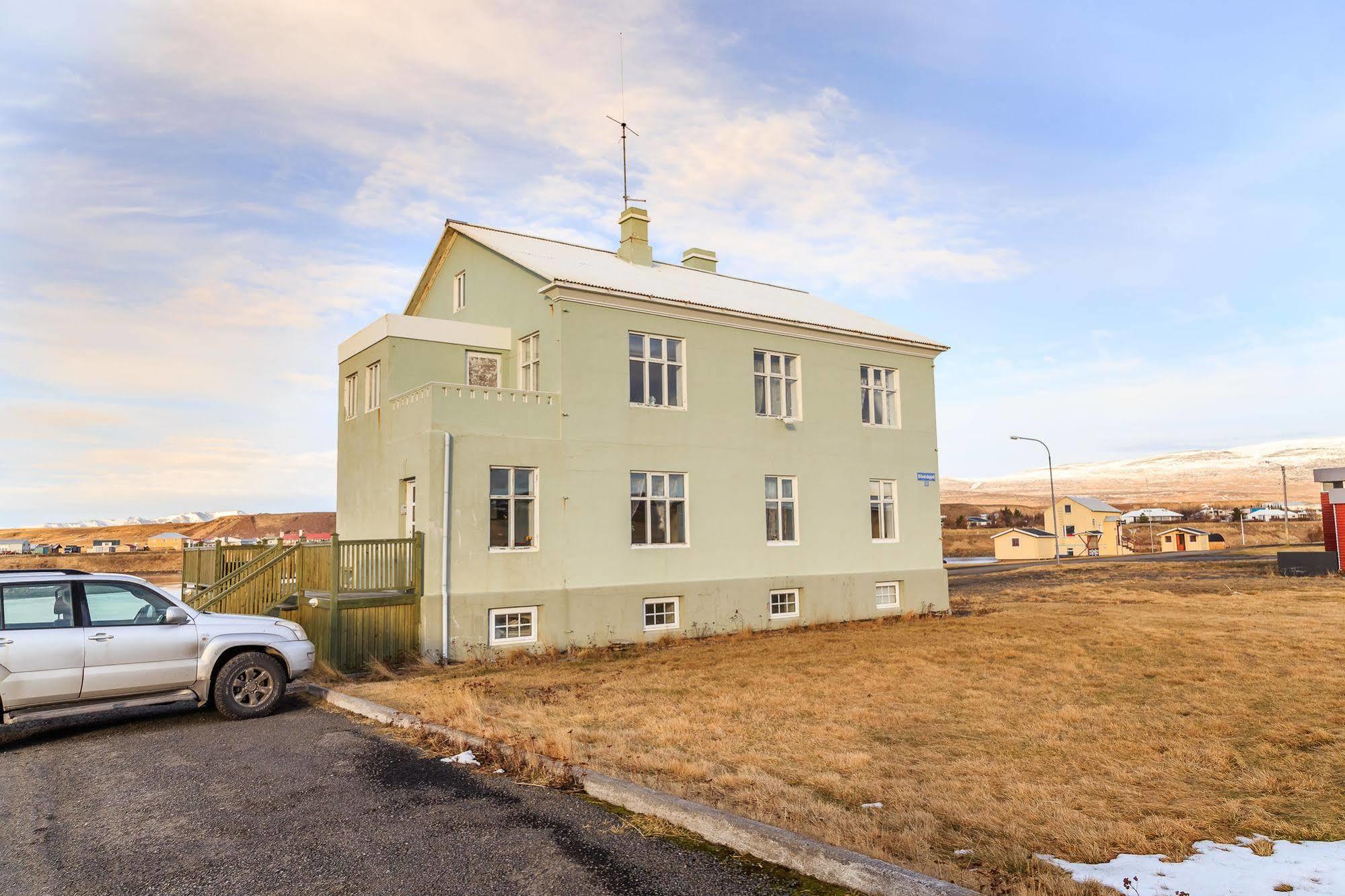 Riverside Hostel Блондуос Екстериор снимка