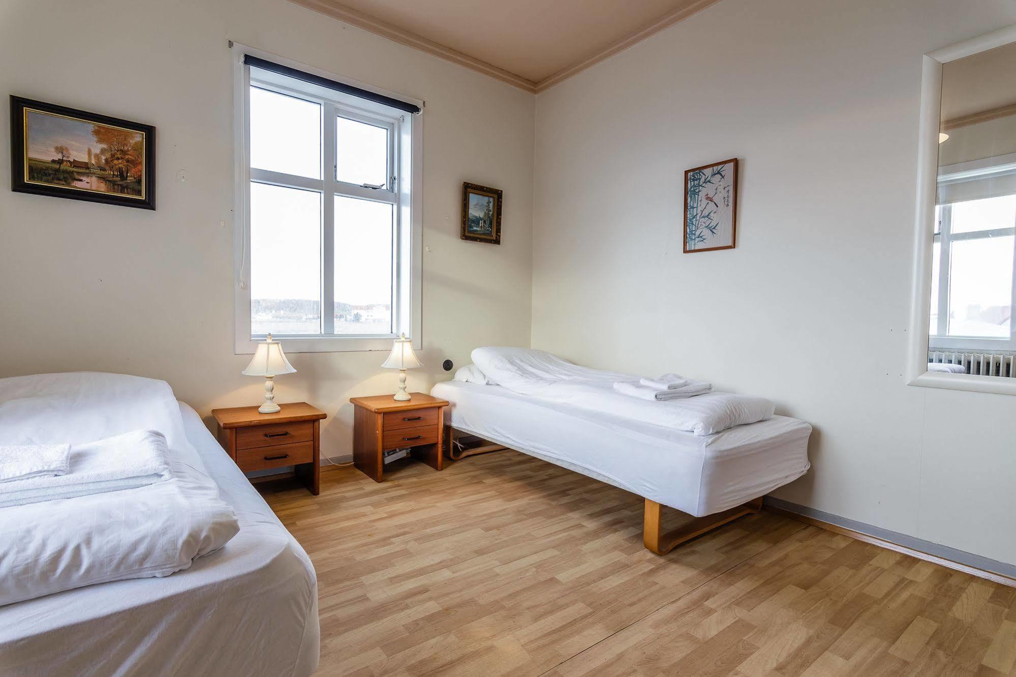 Riverside Hostel Блондуос Екстериор снимка
