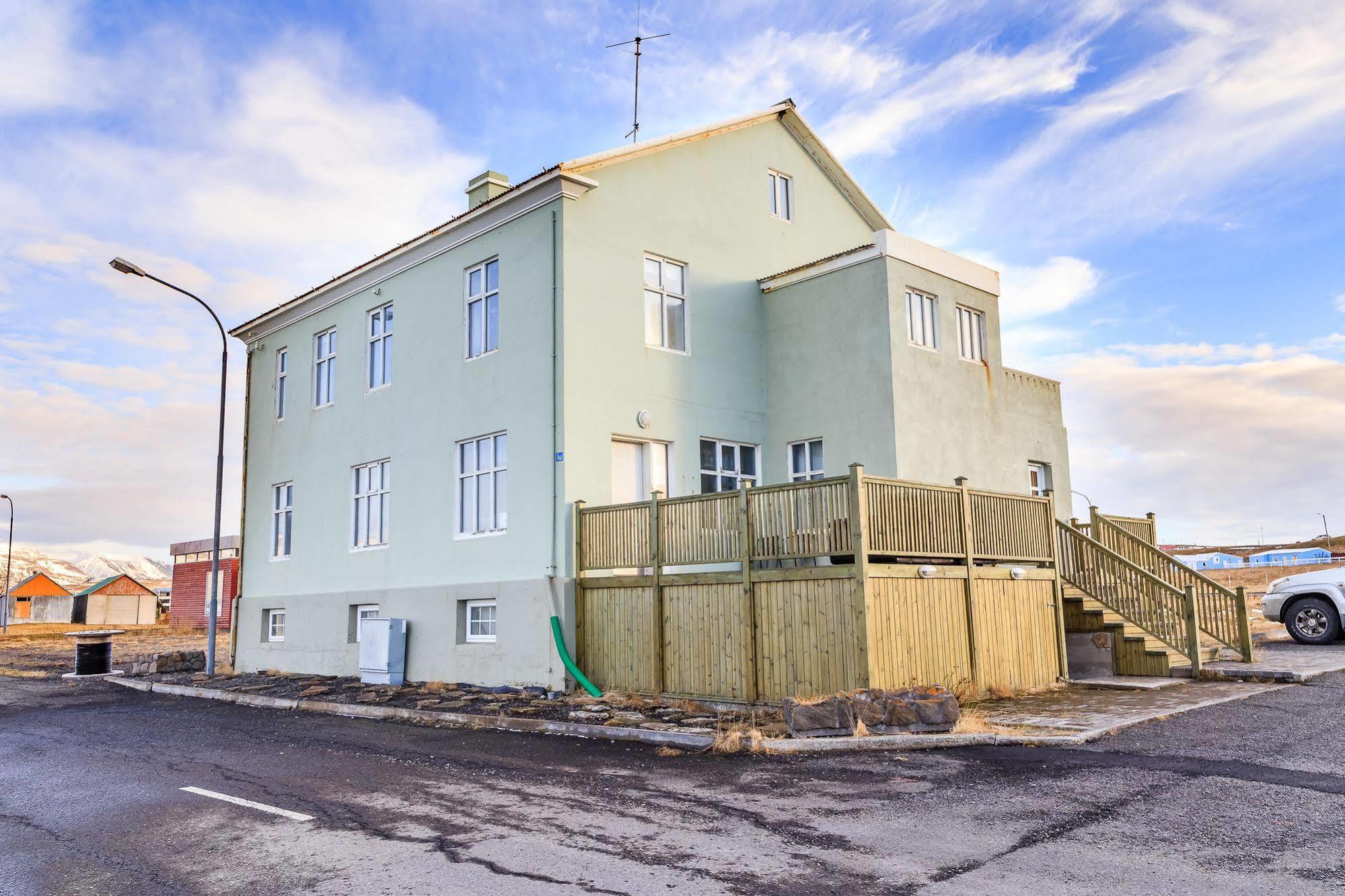 Riverside Hostel Блондуос Екстериор снимка