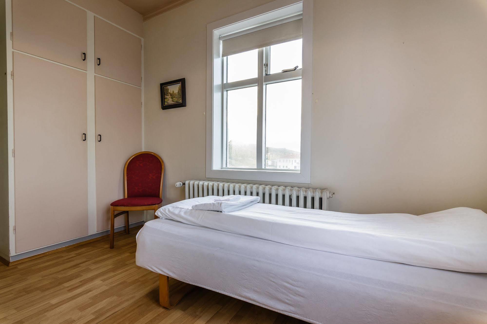 Riverside Hostel Блондуос Екстериор снимка