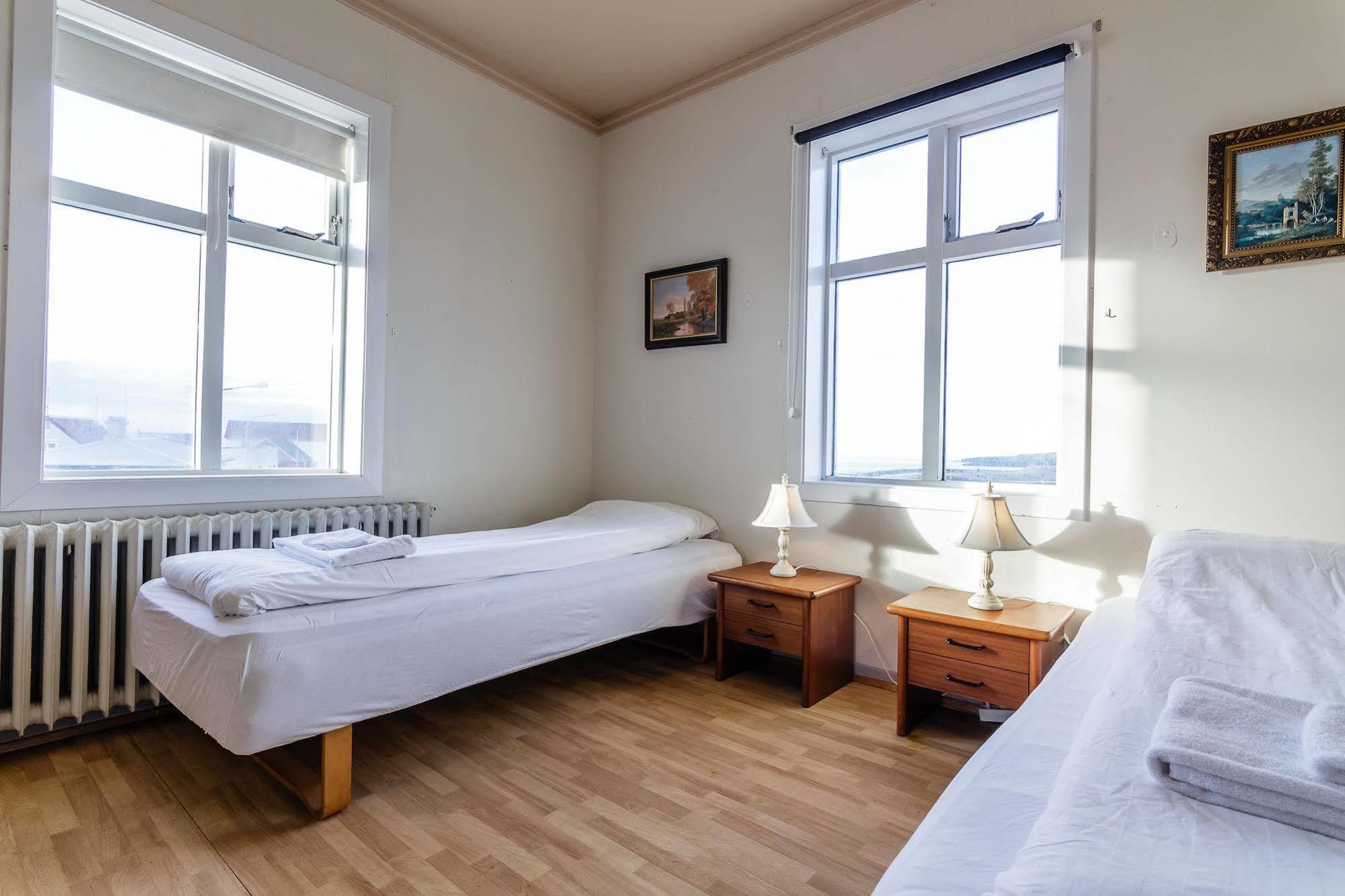 Riverside Hostel Блондуос Екстериор снимка