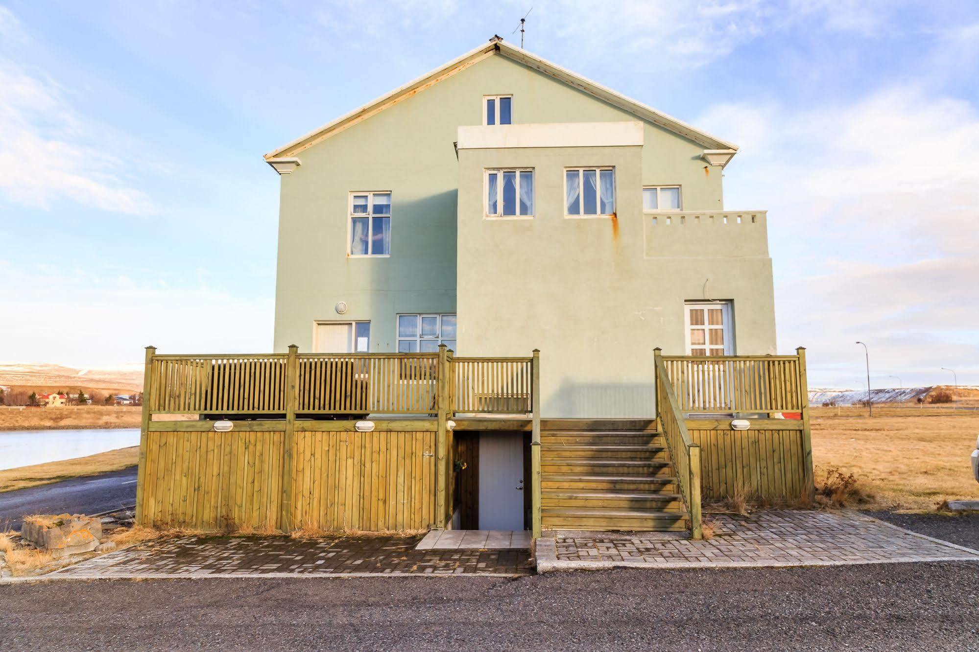 Riverside Hostel Блондуос Екстериор снимка